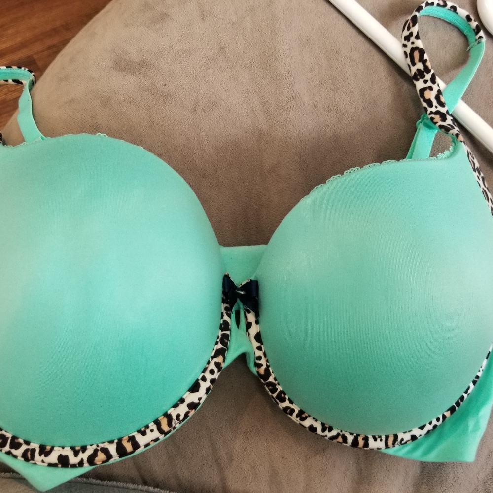 Body by Victoria's Secret Seafoam Animal Print Perfect Shape 36D Underwire Bra
